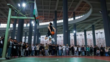 九游娱乐app下载-重庆移通学院邀CBA草根扣篮王矣进宏等名将 带来“零距离”篮球盛宴